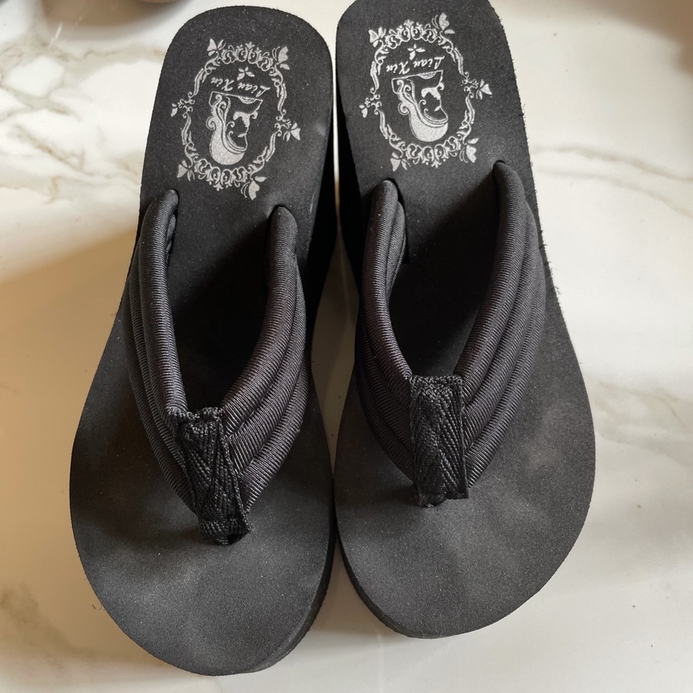 Black chunky platform wedge flip flops 36